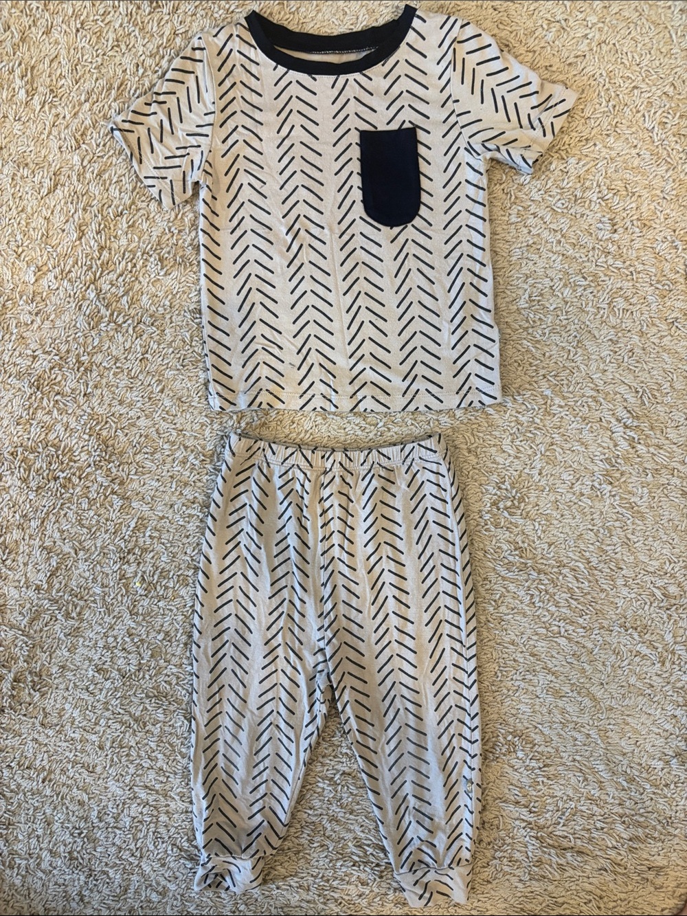 Kyte Baby Beige and Black Herringbone Pajama Set. Size 18-24 mos. EUC.